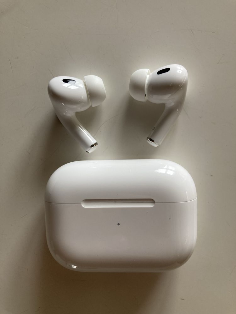 Оригинални Apple AirPods Pro 2 (с 2 години гаранция)