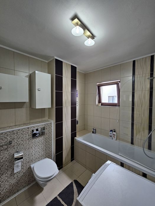 Vând apartament 3 camere, zona Doamna Stanca