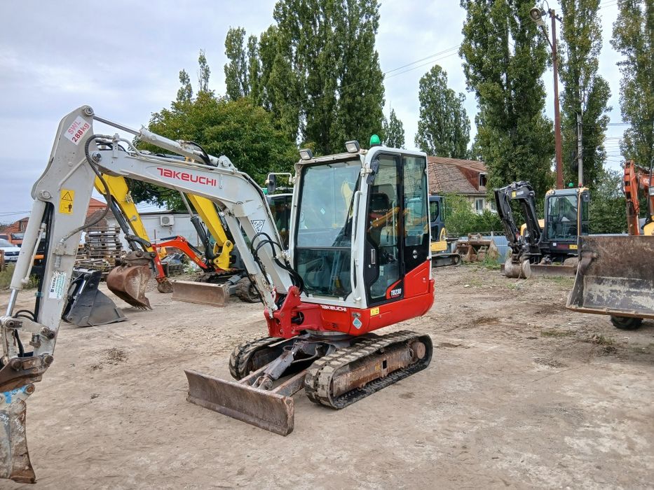 Vând miniexcavator Takeuchi TB 230