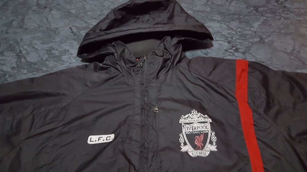 Якe и зимен пуловер на Ливърпул/Liverpool FC/