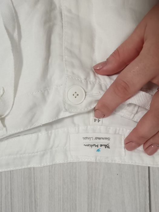 Pantaloni albi, damă