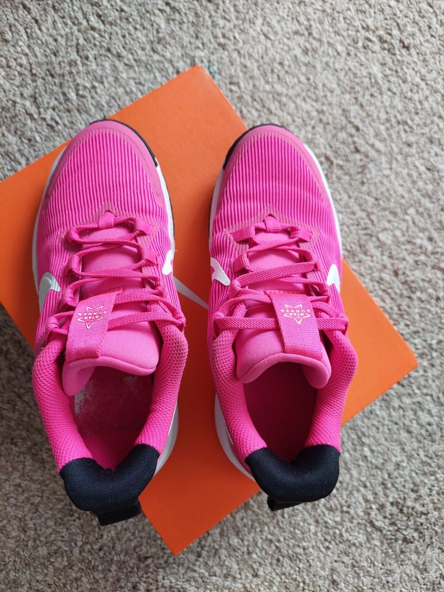 Маратонки Nike за момиче