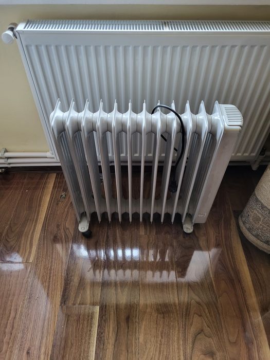 Vând calorifer electric