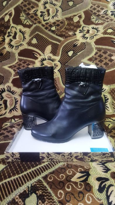 Продается осенние туфли