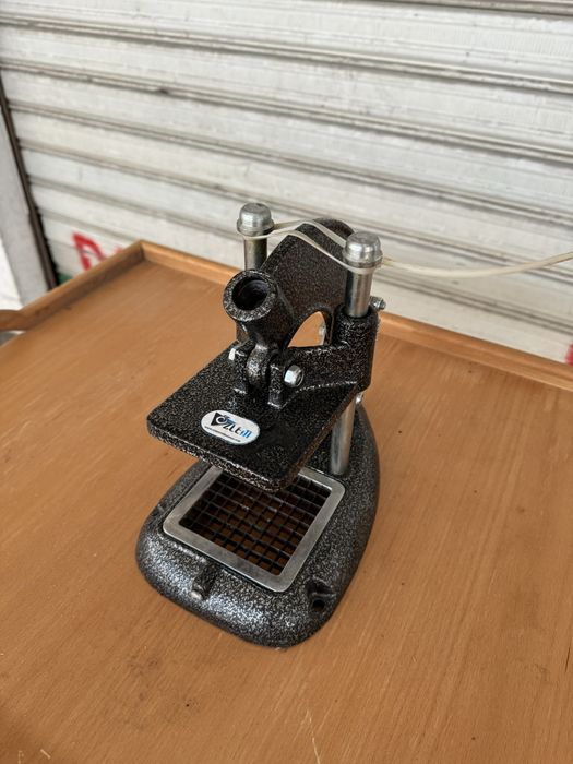 Aparat pentru taiat cartofi pai . Profesional horeca