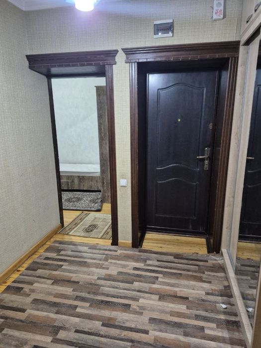 Сдаётся 3-комнатная квартира (кирпичный дом, 1 этаж, метро Дустлик)
