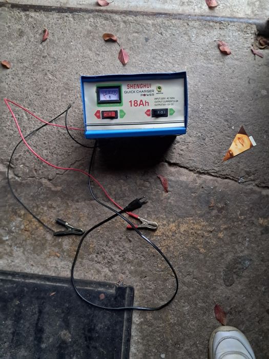 Incarcator acumulator  auto