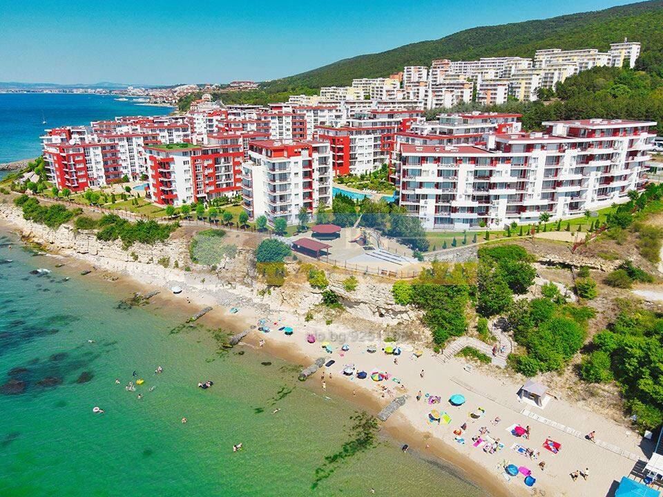 Продава се Двустаен апартамент в Свети Влас - 67 кв.м за 1075 €/кв.м - Снимка #1
