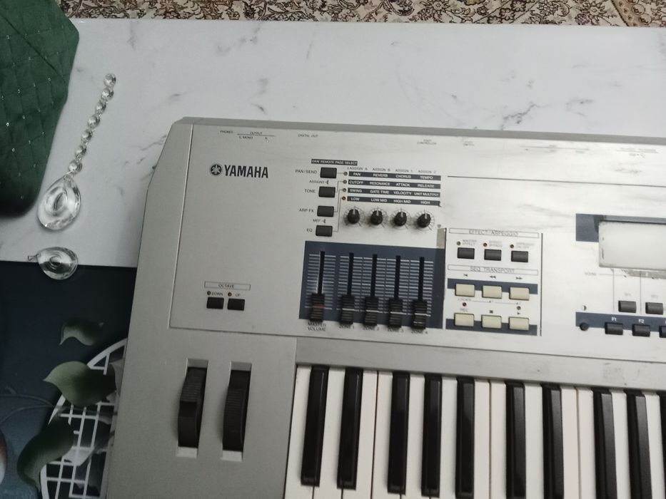 Синтезатор YAMAHA