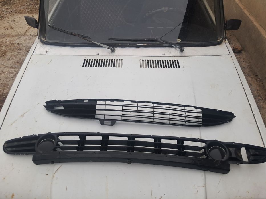 На пиора и на peugeot рещетки бампера продаётся