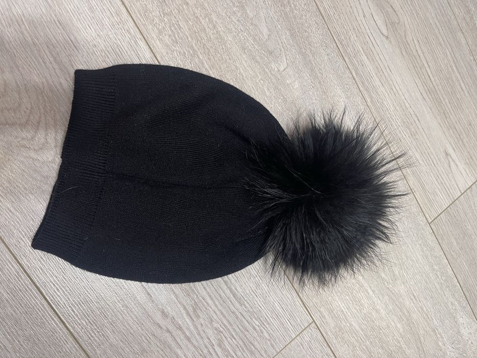 Căciula  cu moț din blana naturala si set , noi cu eticheta