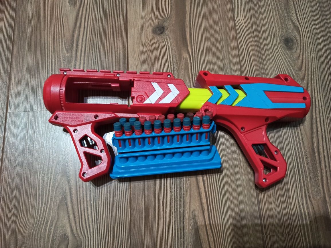 Nerf играчка със стрелички