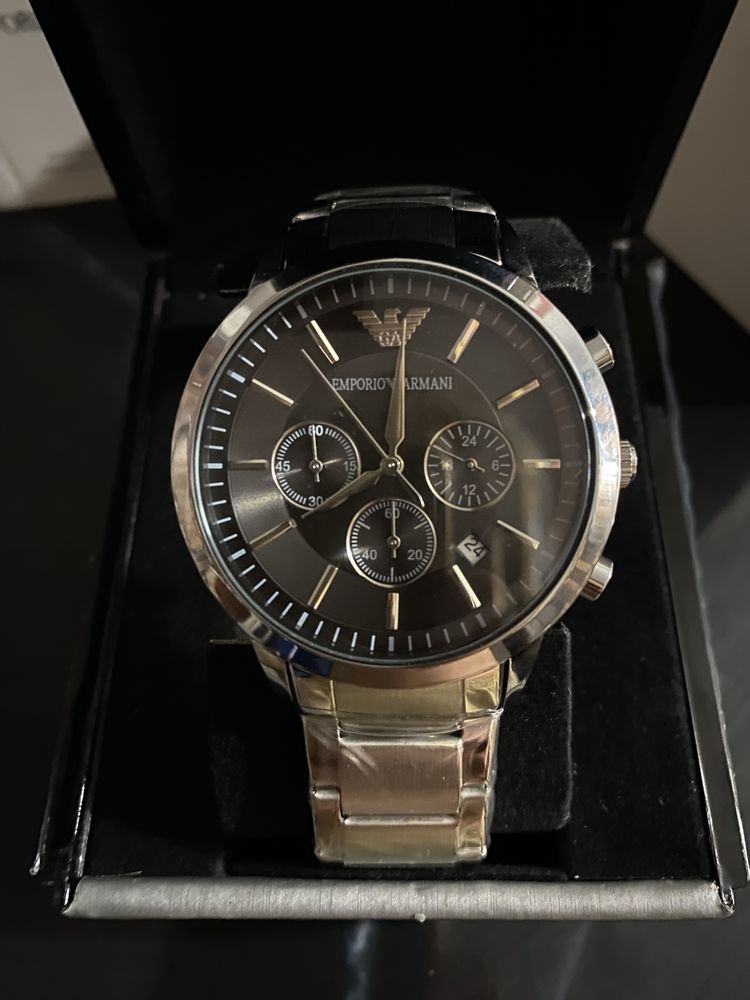 Часовник Emporio Armani – чисто нов, с кутия, документи и етикети