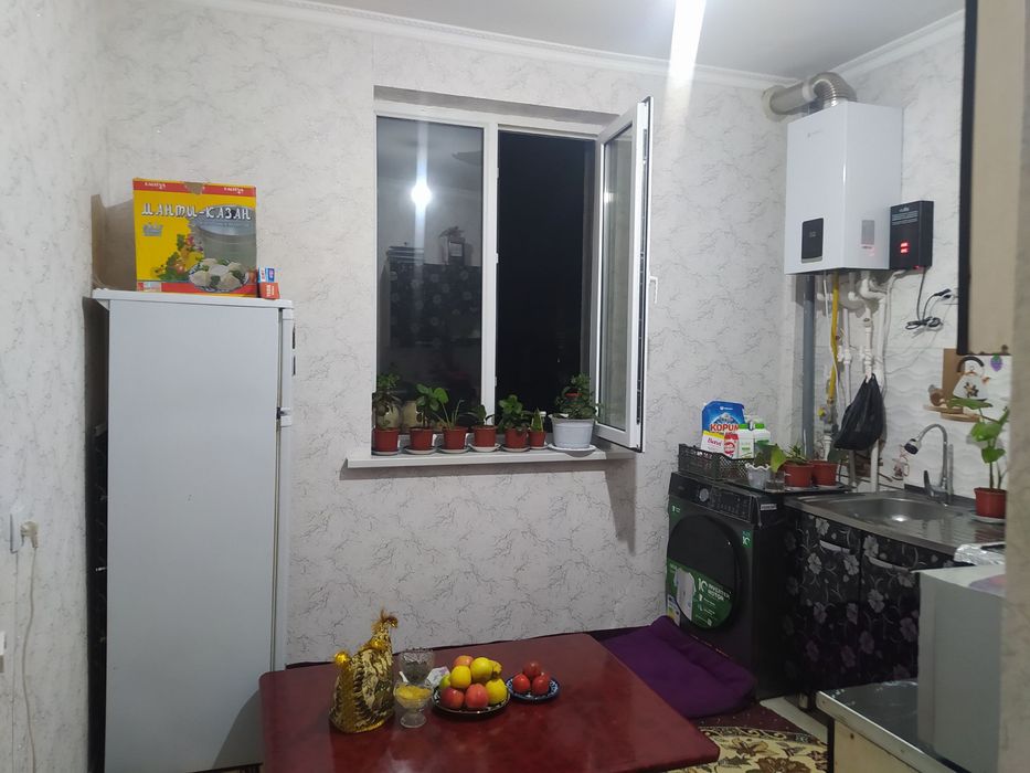 Uy sotiladi  yangi bozorni yonida