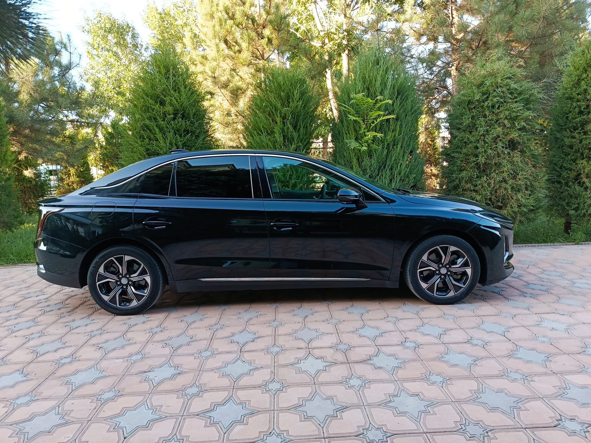 HONGQI EQ M-5 2025! 450 km li Full. Rasmiy salondan olingan
