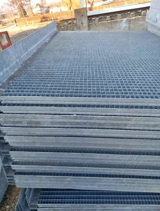 Vând grilaje avem orice dimensiune trepte pentru scări orice dimensiun