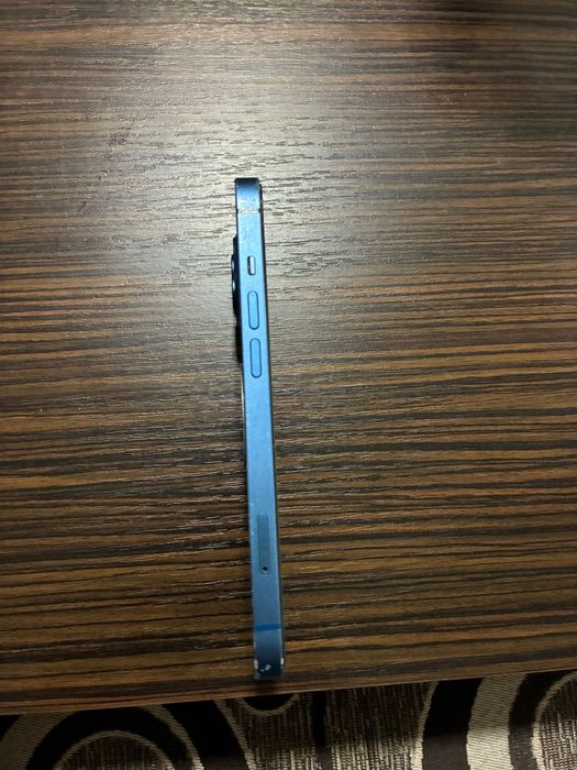 Vând iPhone 13 / 128 GB / Albastru.