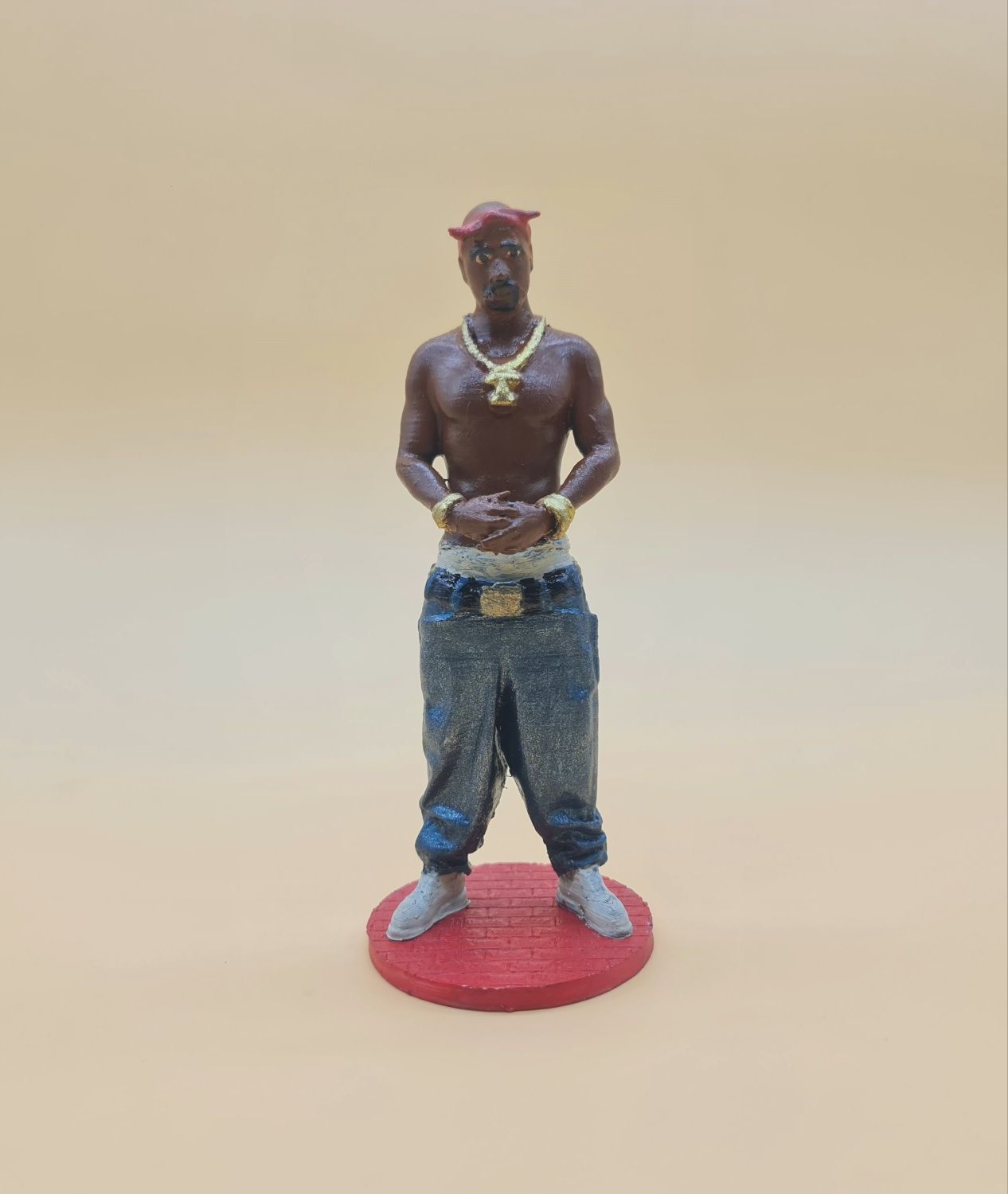 Фигурки на 2pac и Snoop Dogg в различни цветове и размер.