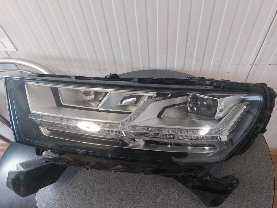 Ляв оборудван фар за Audi Q7 4M 2015-2019 с номер 4M0.941.033.A