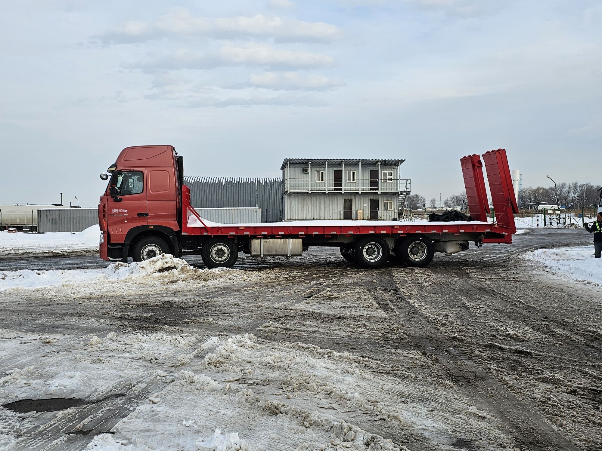 Трал грузовой эвакуатор 9м до 30 тонн