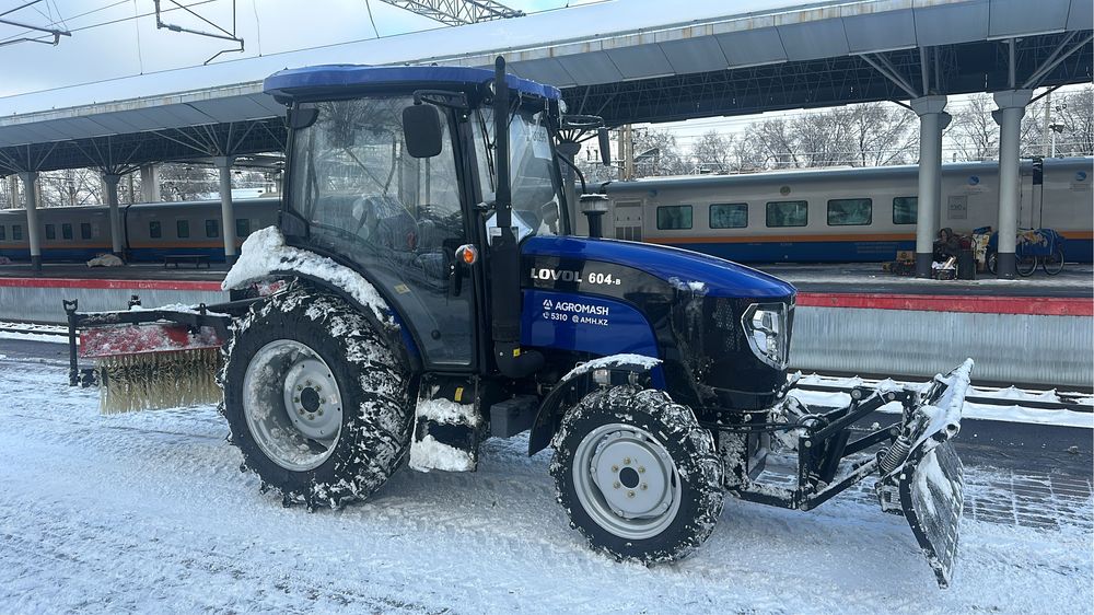 Трактор уборка снега