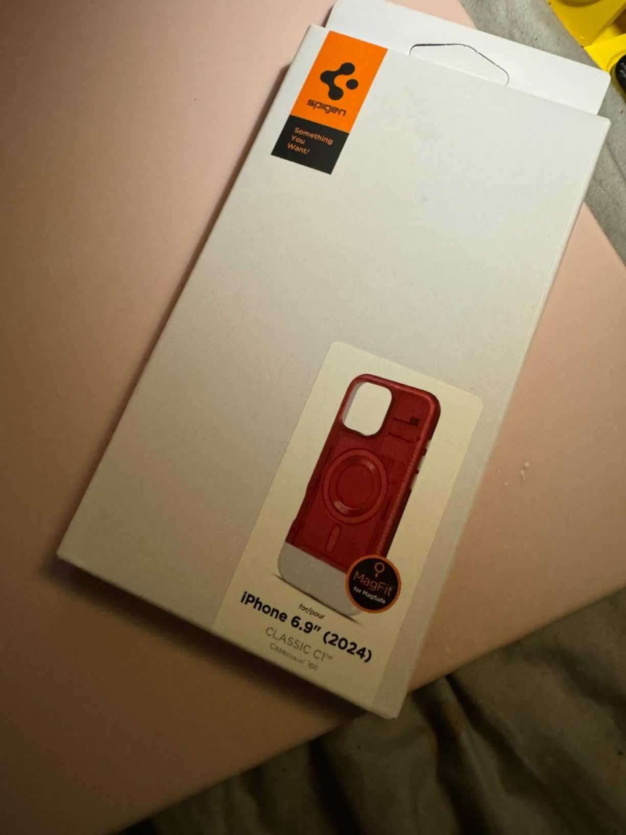 Калъф Spigen Classic C1 MagFit за iPhone 16 Pro, рубинено червен