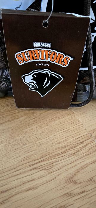 Продавам два чифта зимни боти олекотени.