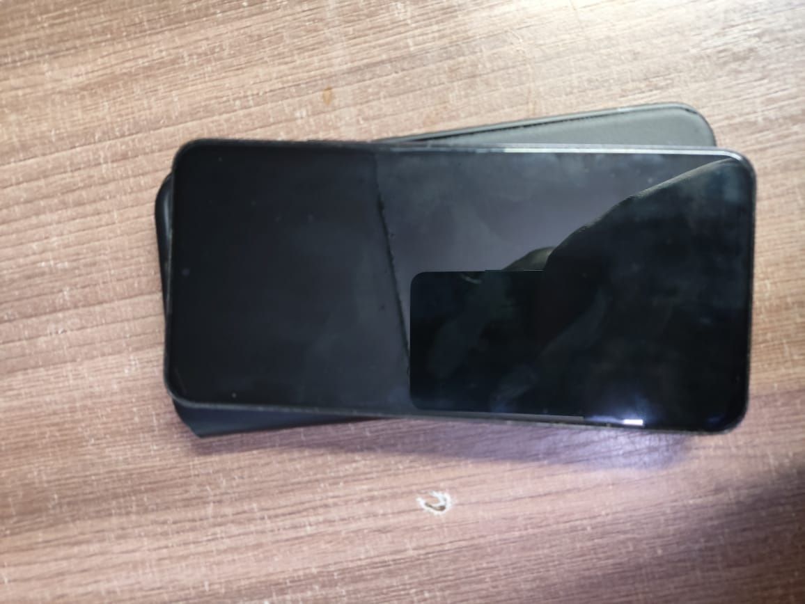 Продам обменяю смартфон samsung на 23ultra с моей доплатой