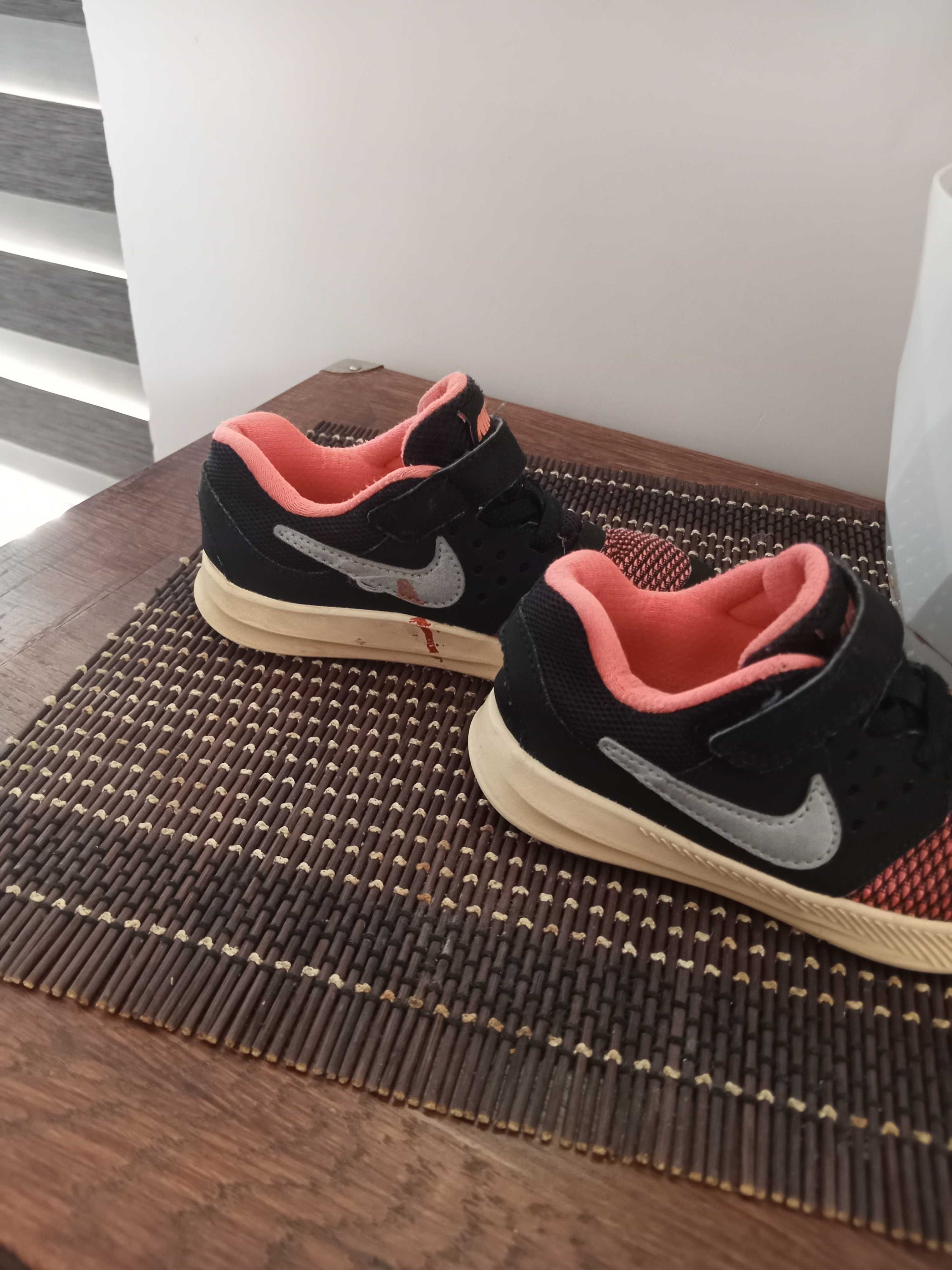 Маратонки Nike 26