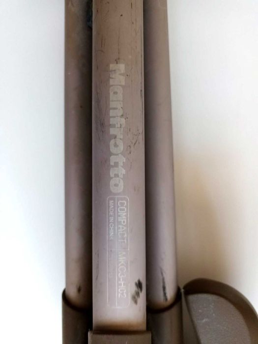 Фото аксесоари: светкавица, статив, лайтбокс, жираф, стойка