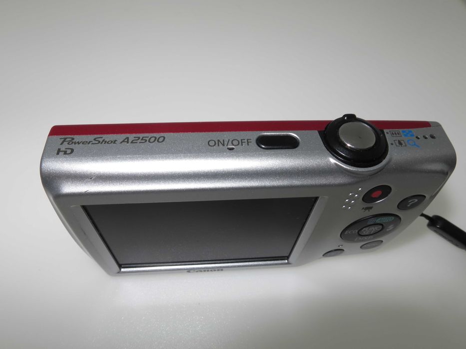 Canon PowerShot A2500 фотоапарат камера в отлично състояние червен