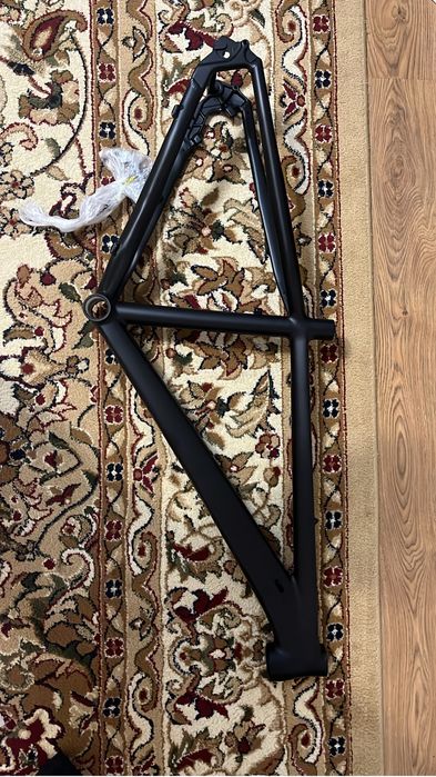 Матово черная рама 27.5