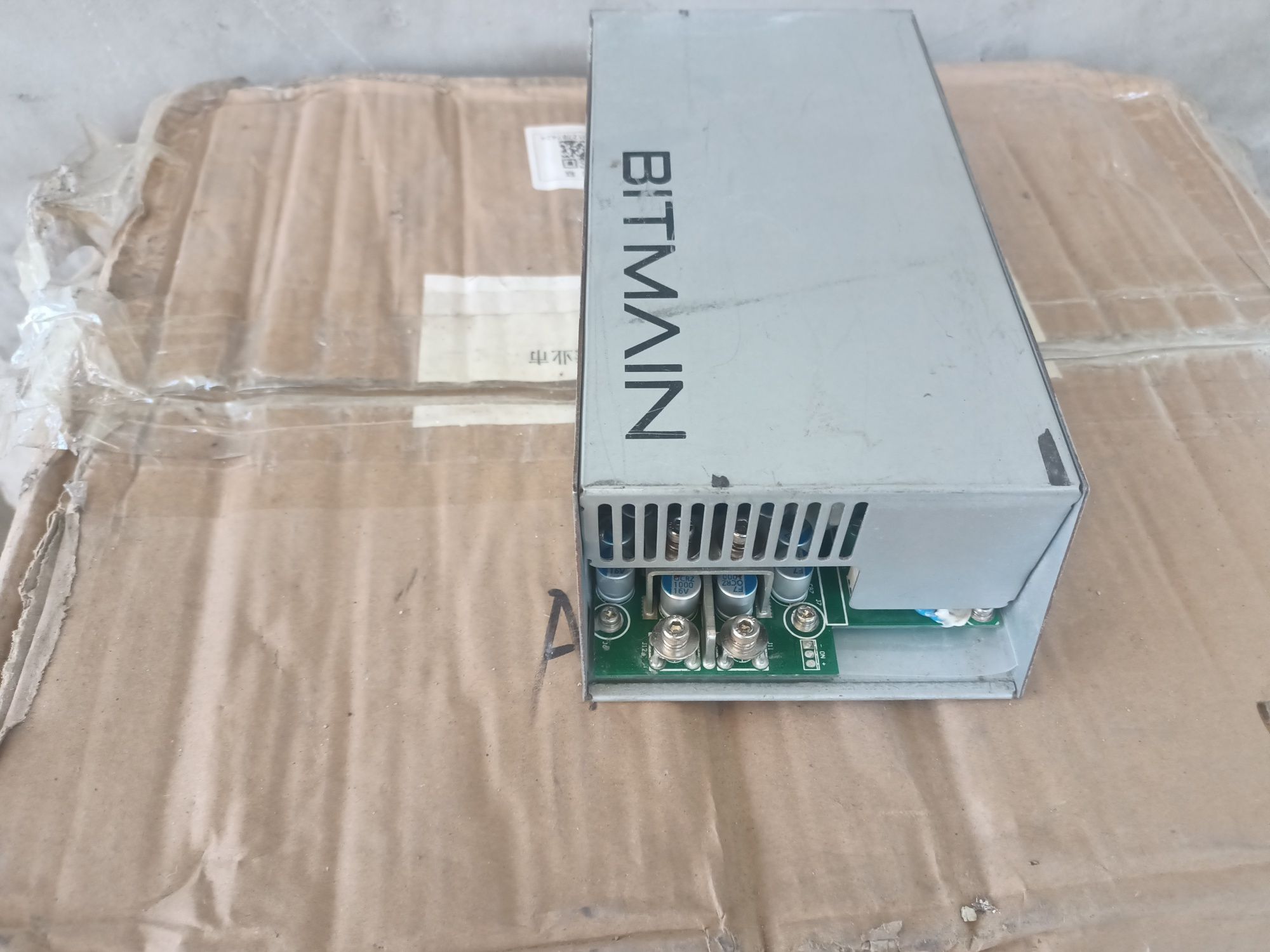 Bitmain APW3++ - оригинальный  мощностью 1600 Вт