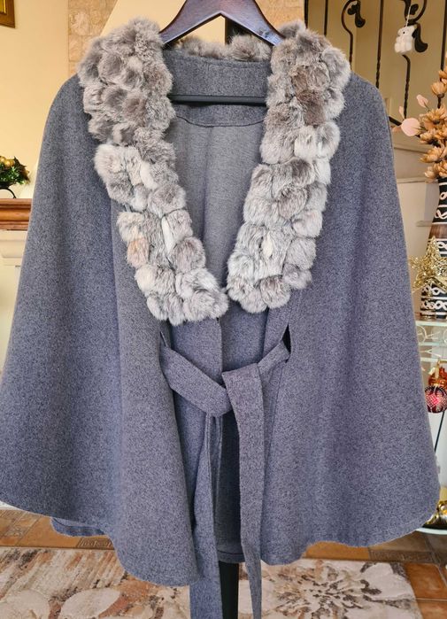 Сиво пончо със заешки пух