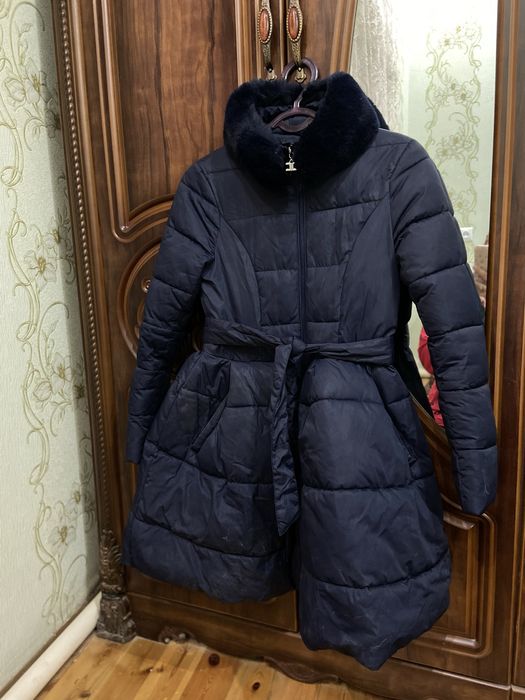 Qishki kurtka, (пищний) turadi, Kiyilganda juda chiroyli Xs razmer