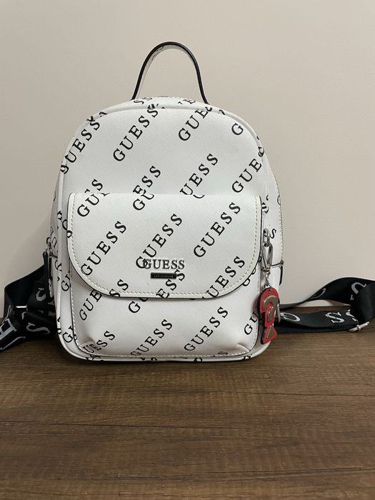 Оригинална дамска чанта Guess НЕ носена