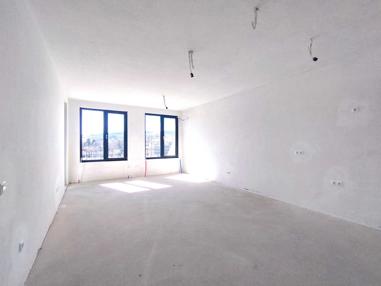 Продава се Тристаен апартамент в Перник, Център - 111 кв.м за 1415 €/кв.м - Снимка #8
