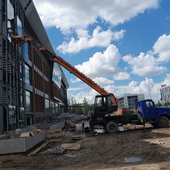 Услуги автовышки.Агп-22телескоп можем работать в ангарах от Эл привода