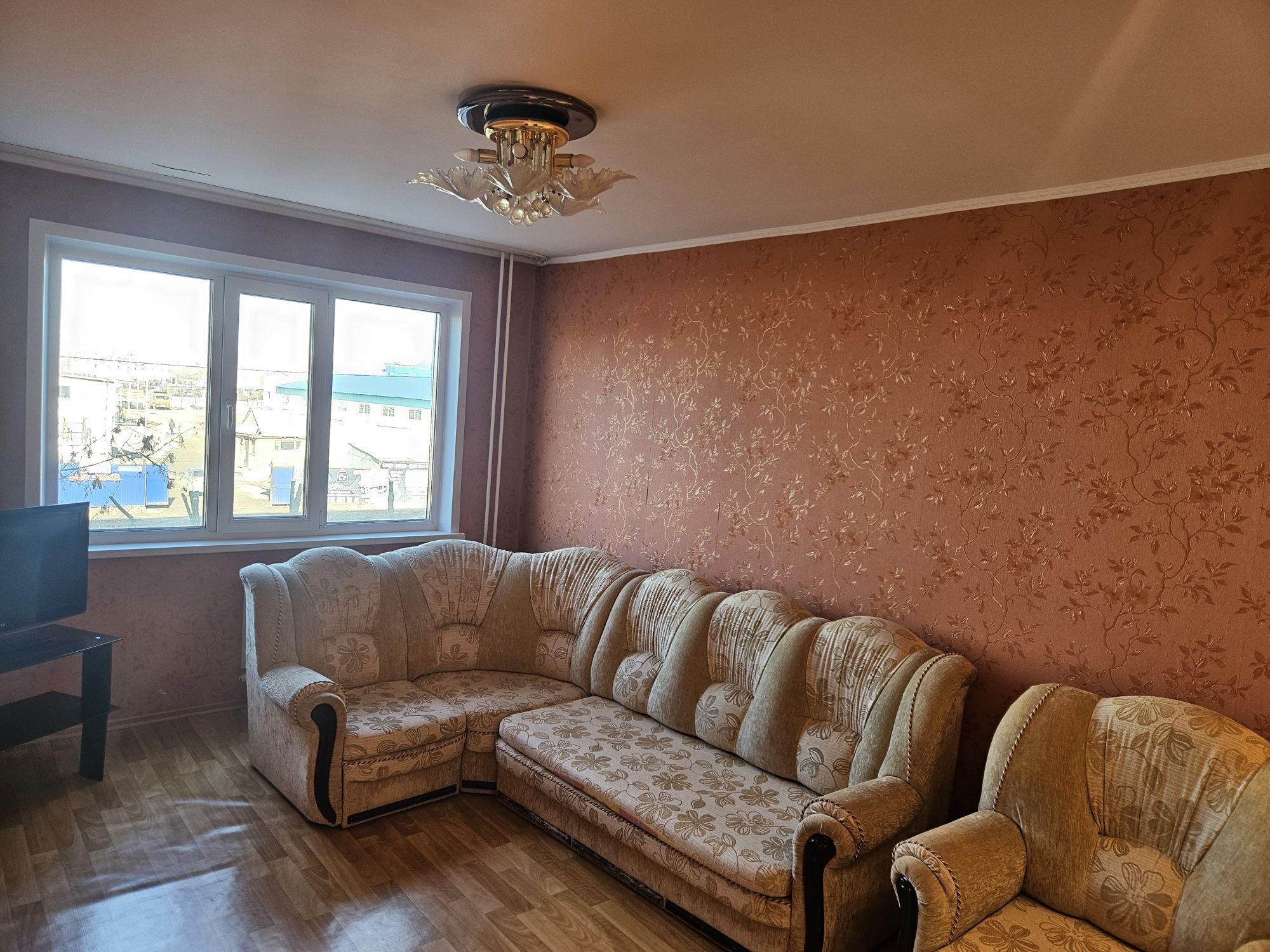 Продам Раскладной угловой Диван и кресло