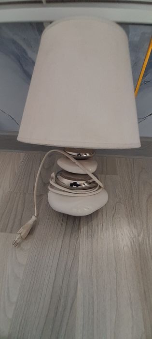 Продаётся электрический настольная лампа  рабочая