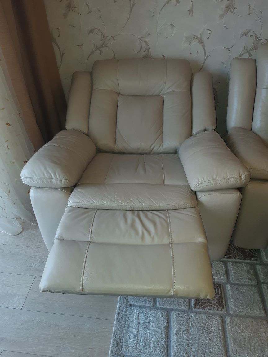 Set canapele din piele naturală cu recliner electric la fotolii