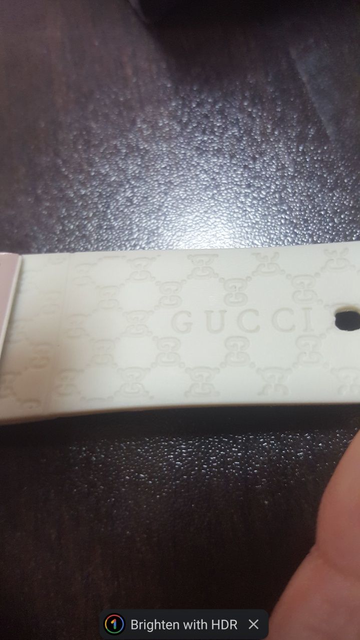 Часовник Gucci - самонавиващ