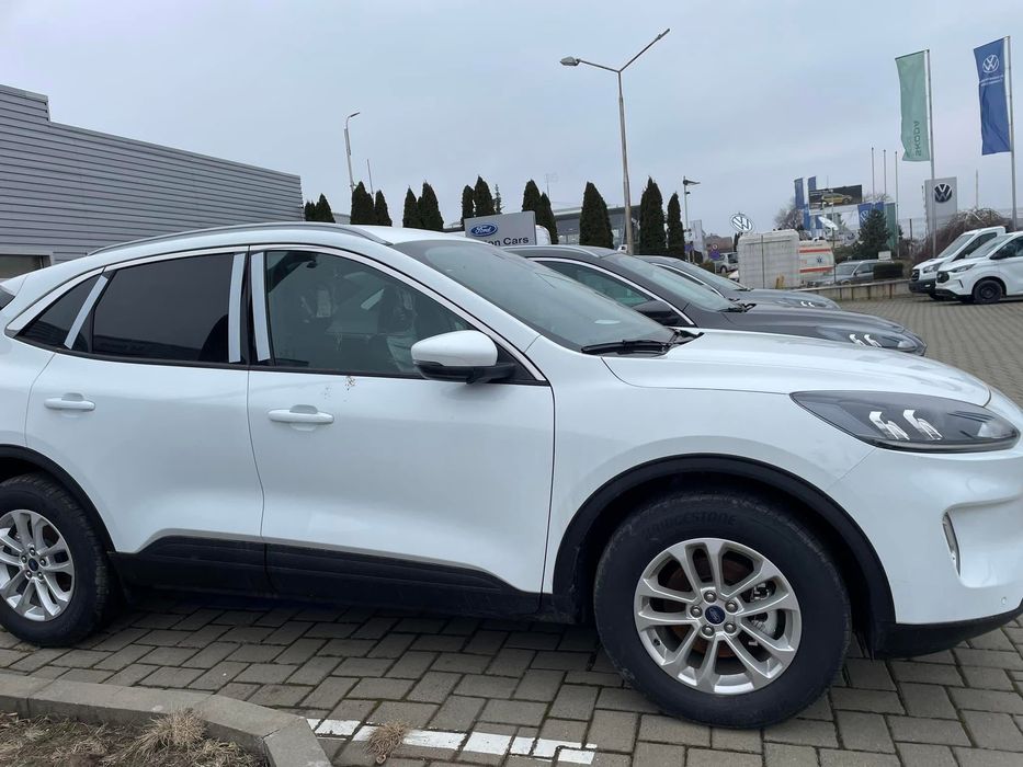 Ford Kuga 5 usi Titanium 2.5 Duratec FHEV 190 CP AT, in garantie