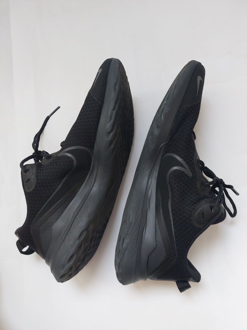 Мъжки черни маратонки Nike Renew Ride 45 номер