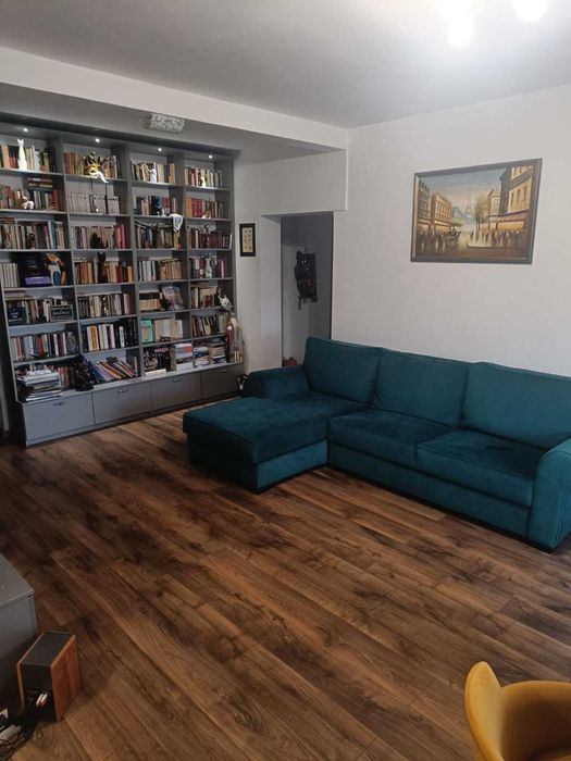 Vand apartament cu 2 camere la intrare in Sanmartin