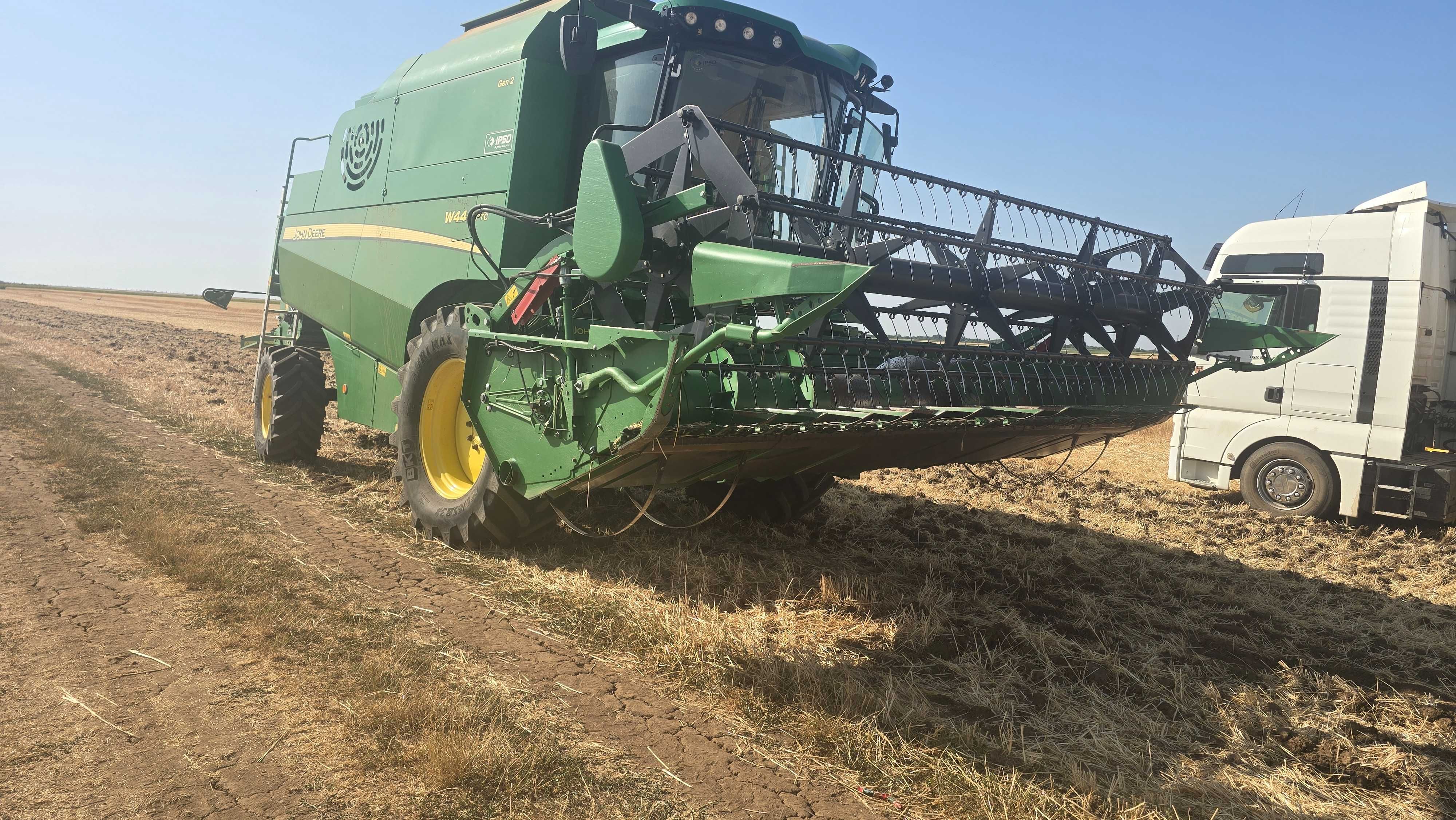 Combina John Deere W440