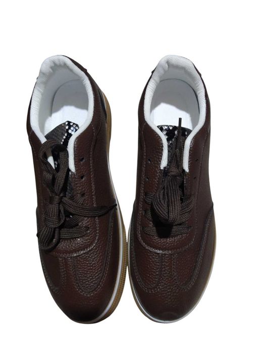 Нови,стилни тъмно кафяви маратонки