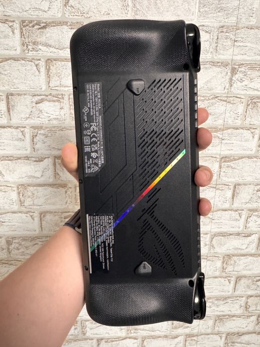 Продавам ASUS ROG Ally X – Отлично състояние!