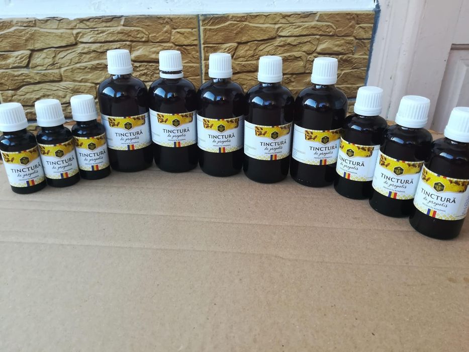 Vând miere : poliflora,rapiță ,salcâm și tinctură de propolis