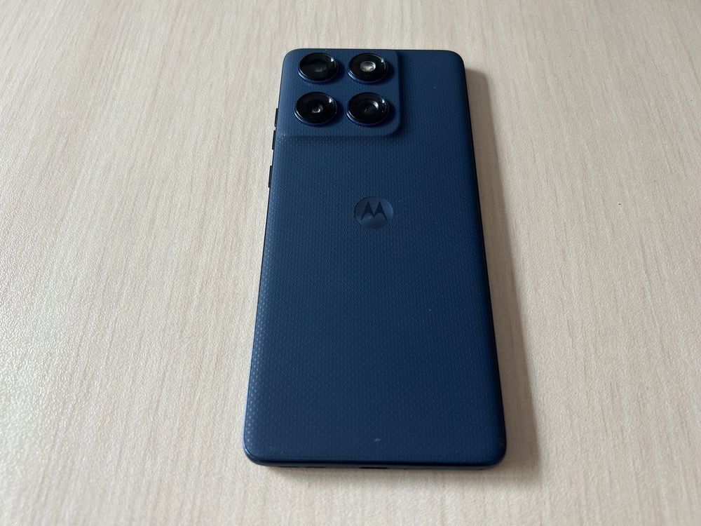 Продавам Motorola Edge 60 256/8+4GB